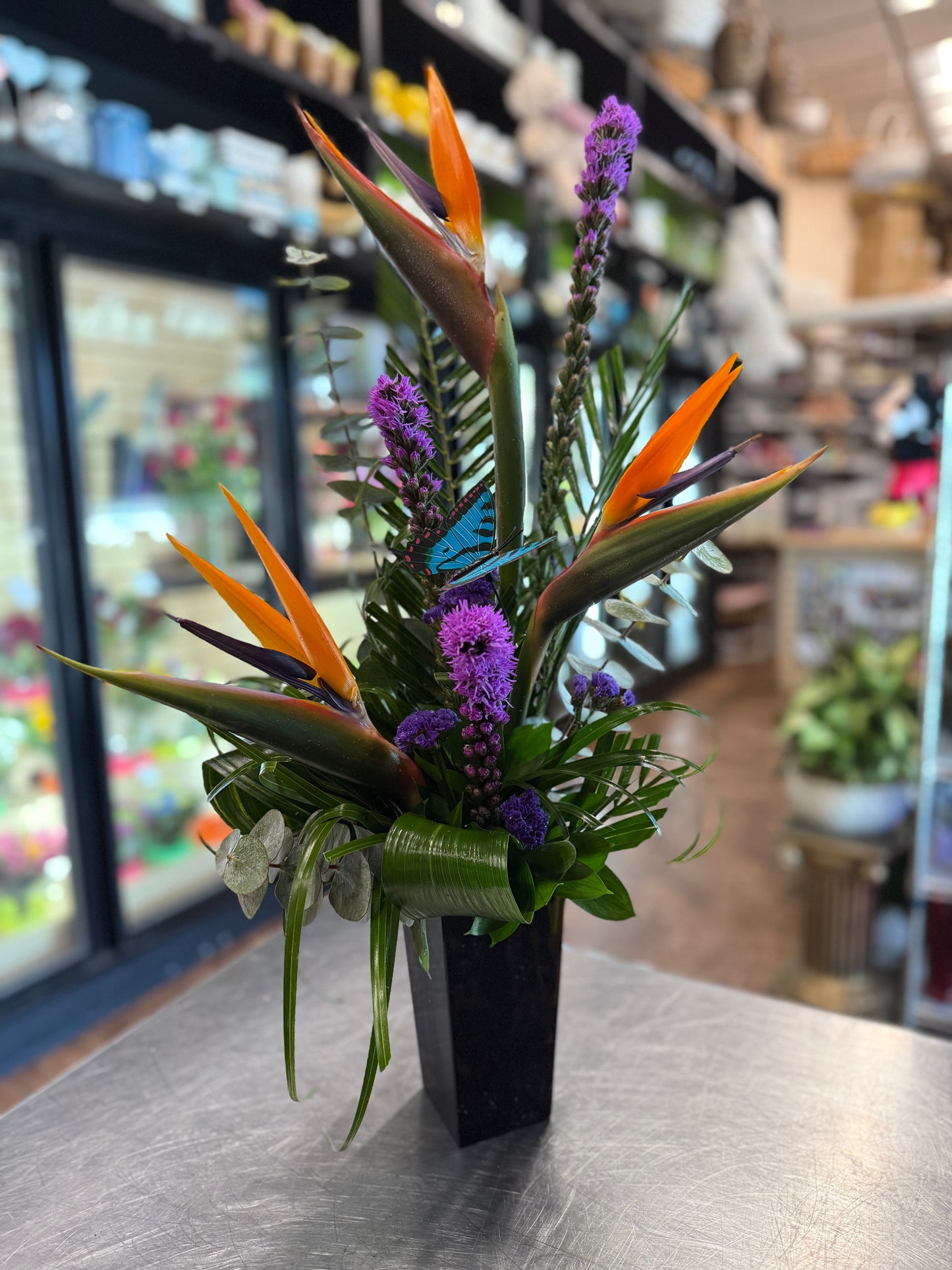 BIRDS OF PARADISE IN IN TIGER PRINT VASE GOLDEN BROWN VASE – Cypress Gardens Flower Shop, Miami FL