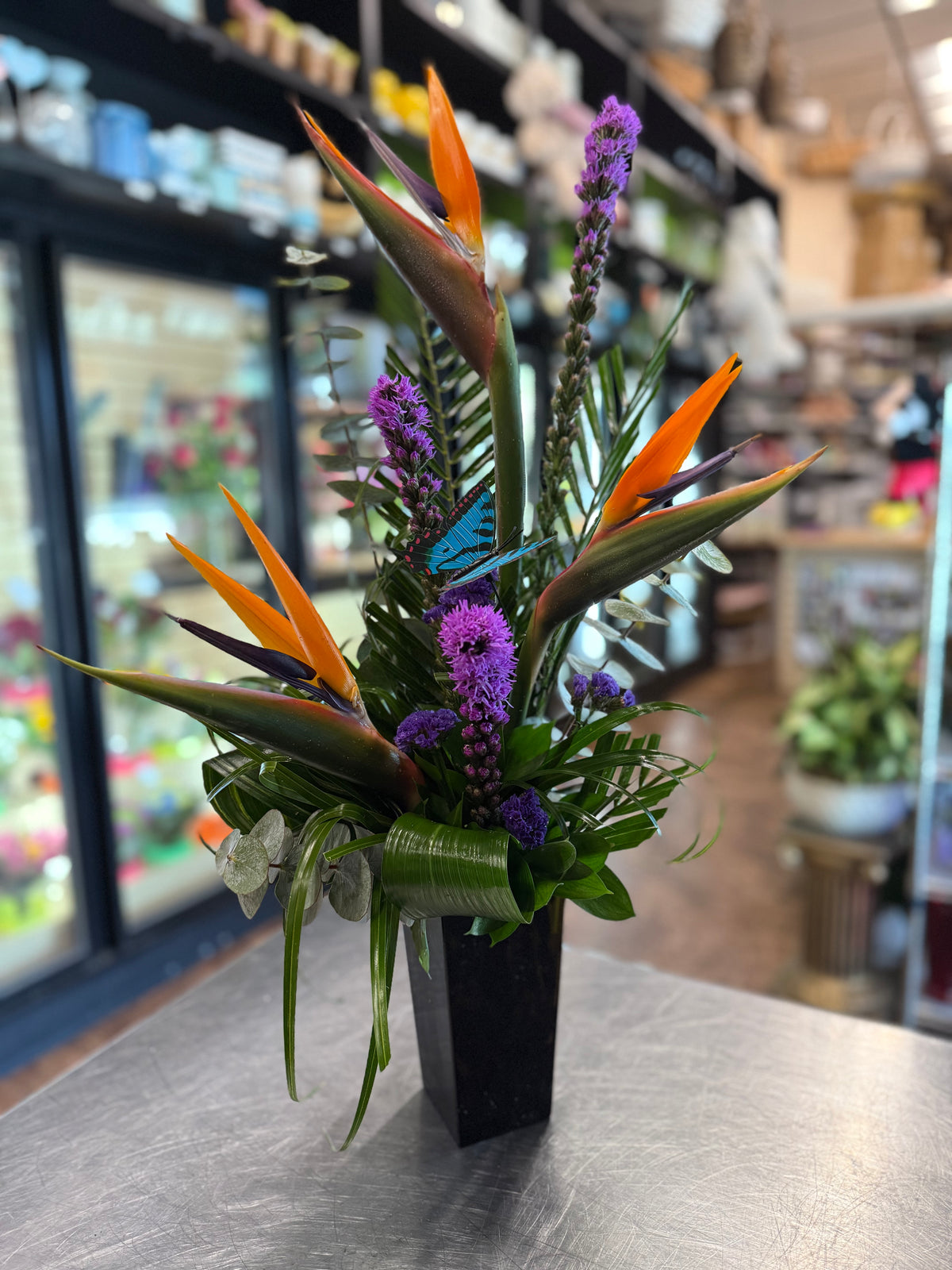 BIRDS OF PARADISE IN IN TIGER PRINT VASE GOLDEN BROWN VASE – Cypress Gardens Flower Shop, Miami FL