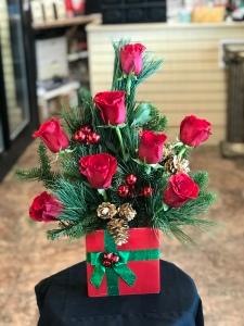 A Present of 8 Roses CRR8–Cypress Gardens Flower Shop