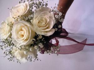 NOSEGAY 6 ROSES  //  HOMECOMING // WINTER FORMAL N66 –  Cypress Gardens Flower Shop, Miami FL
