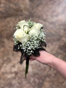 NOSEGAY 3 ROSES W/BABIESBREATH ** HOMECOMING // WINTER FORMAL  N33